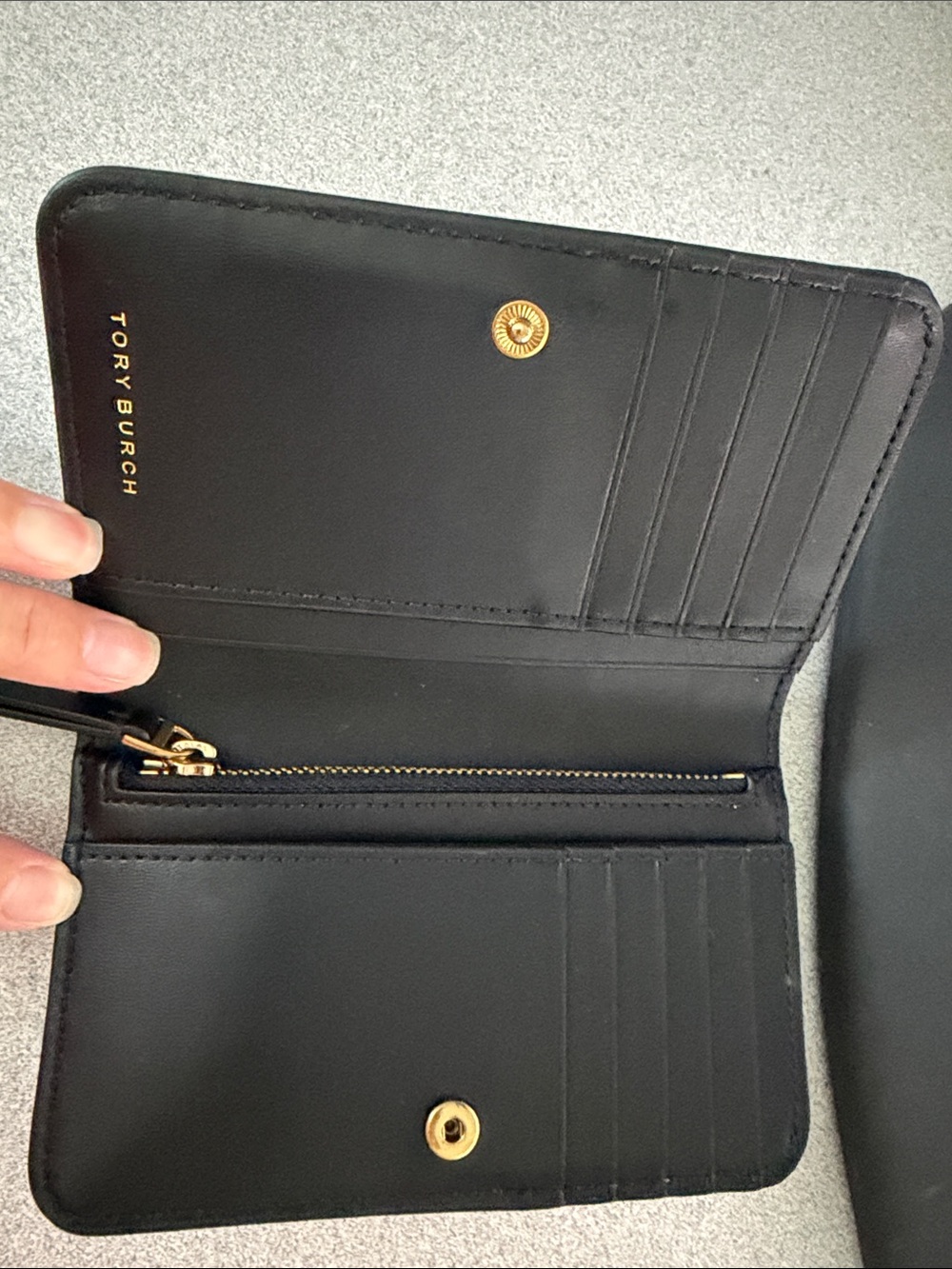 Tory Burch Willa Medium Wallet with Gold Logo - Picture 4 of 6